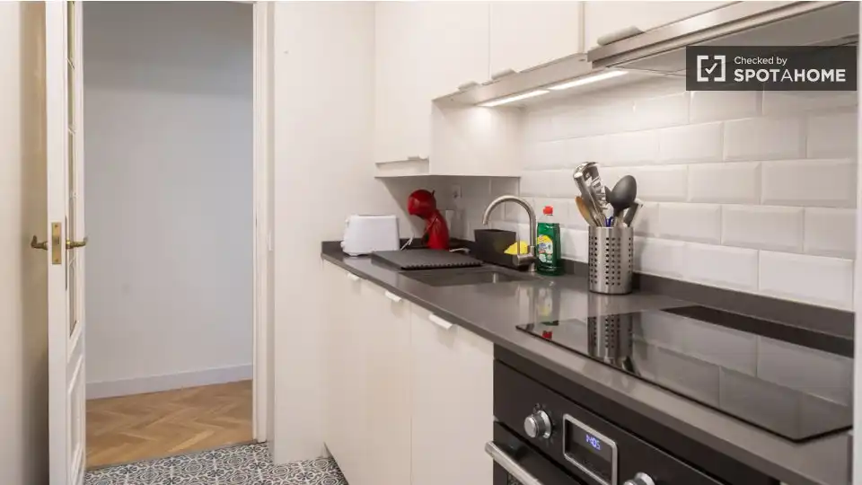 Cocina de Apartamento para compartir en Madrid con Aire acondicionado, Calefacción y Terraza