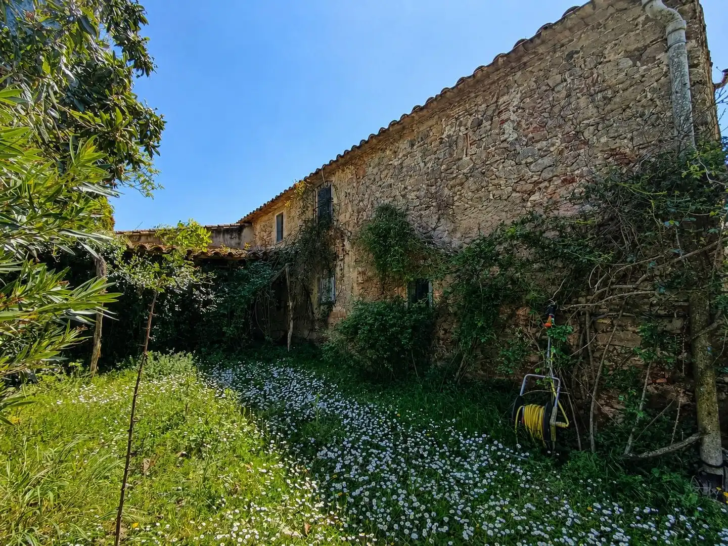 Außenansicht von Country house zum Verkauf in Forallac mit Heizung, Privatgarten und Terrasse