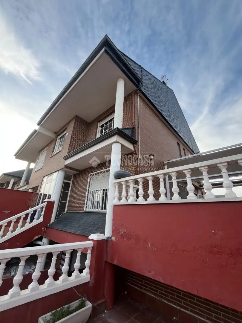 Casa adosada en venta en Moraleja de Enmedio