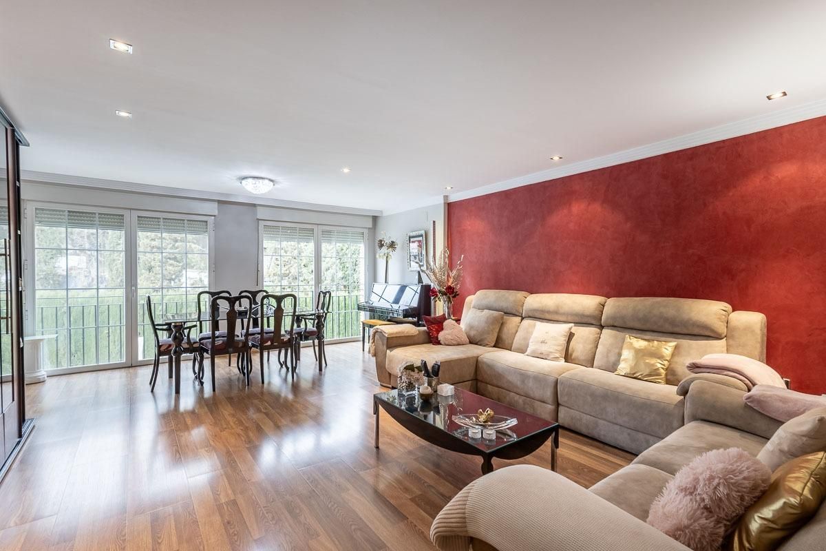 Sala d'estar de Casa o xalet en venda en Alhendín amb Jardí privat i Piscina