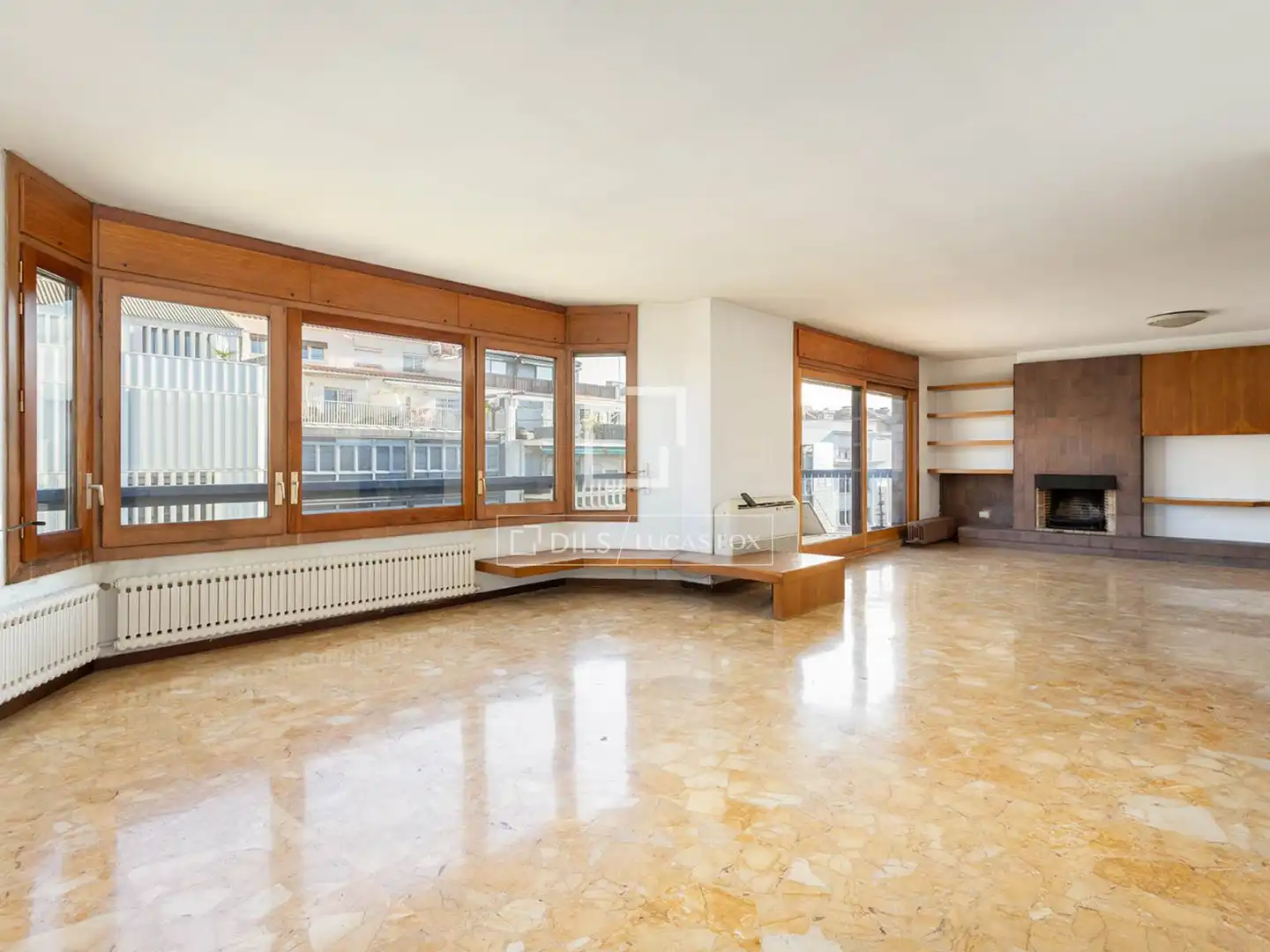 Vista exterior de Àtic en venda en Barcelona amb Terrassa, Piscina i Balcó