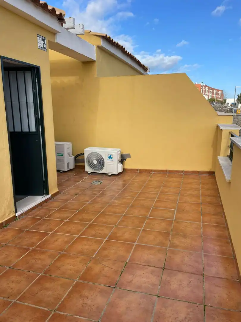 Casa o xalet en venda en Dos Hermanas amb Aire condicionat, Traster i Piscina comunitària