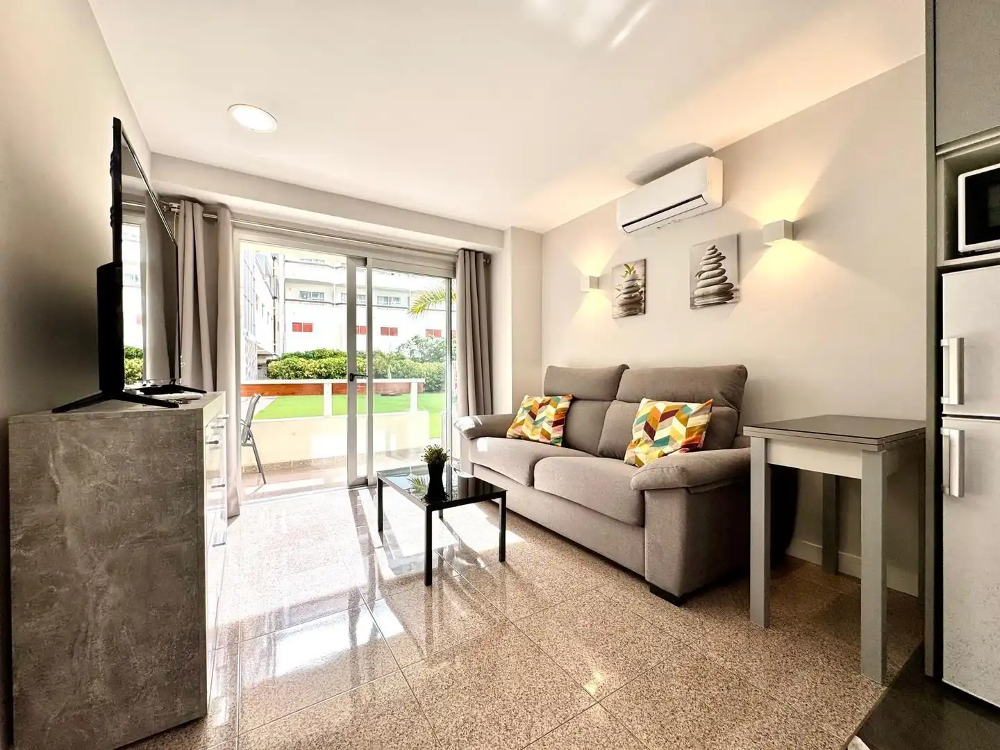 Sala d'estar de Apartament en venda en San Bartolomé de Tirajana amb Aire condicionat, Terrassa i Moblat