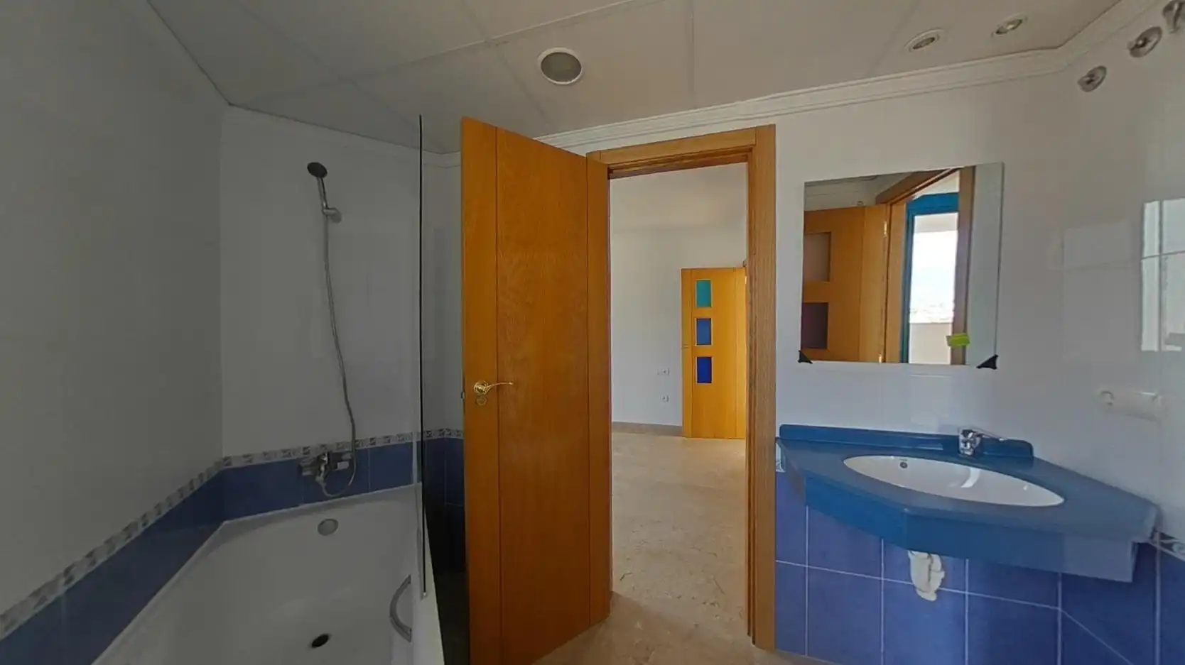 Baño de Piso en venta en Calpe / Calp