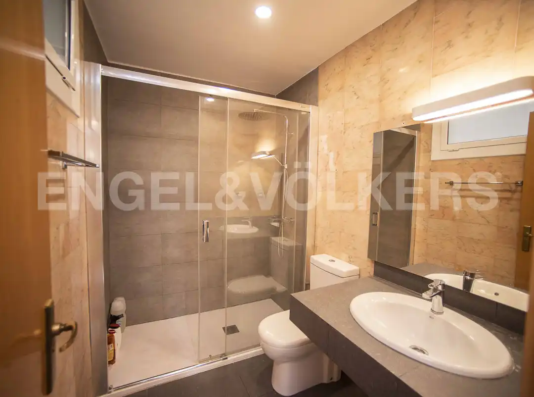 Bathroom of Flat for rent in Barcelona  with Air Conditioner, Heating and Parquet flooring