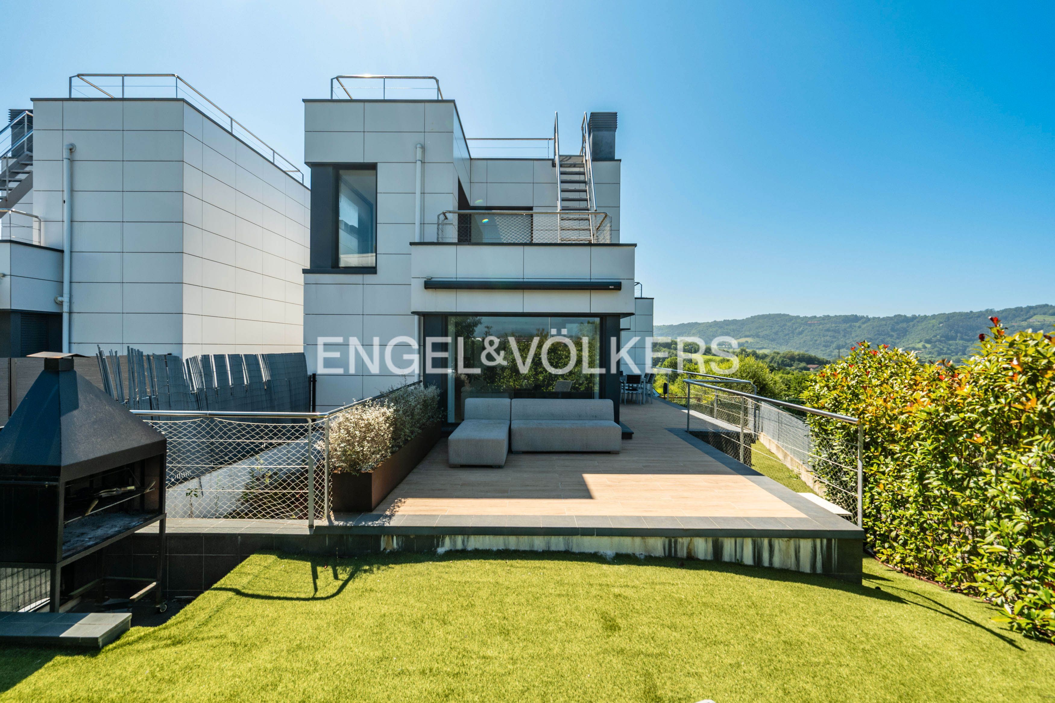 Terrace of Single-family semi-detached for sale in Donostia - San Sebastián   with Air Conditioner, Heating and Private garden