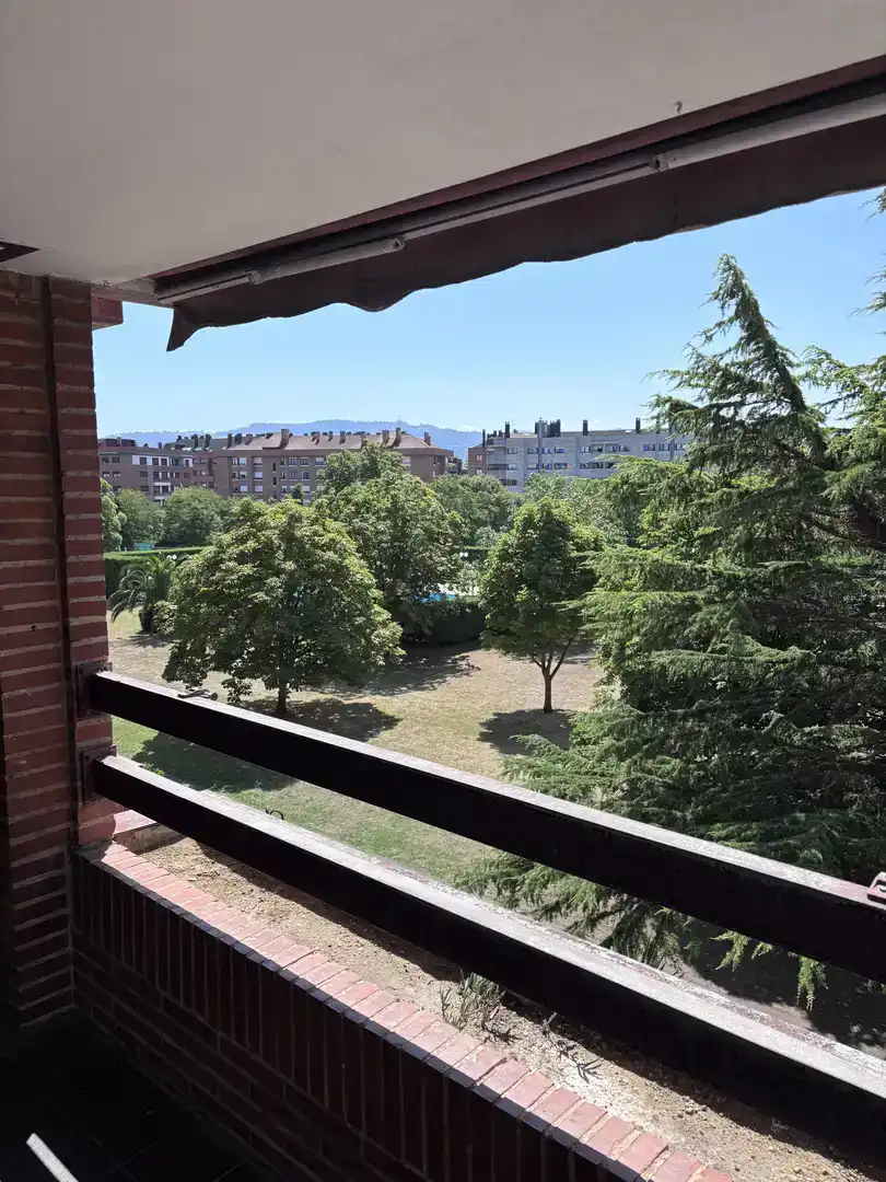 Jardí de Pis en venda en Gijón  amb Jardí privat, Traster i Piscina