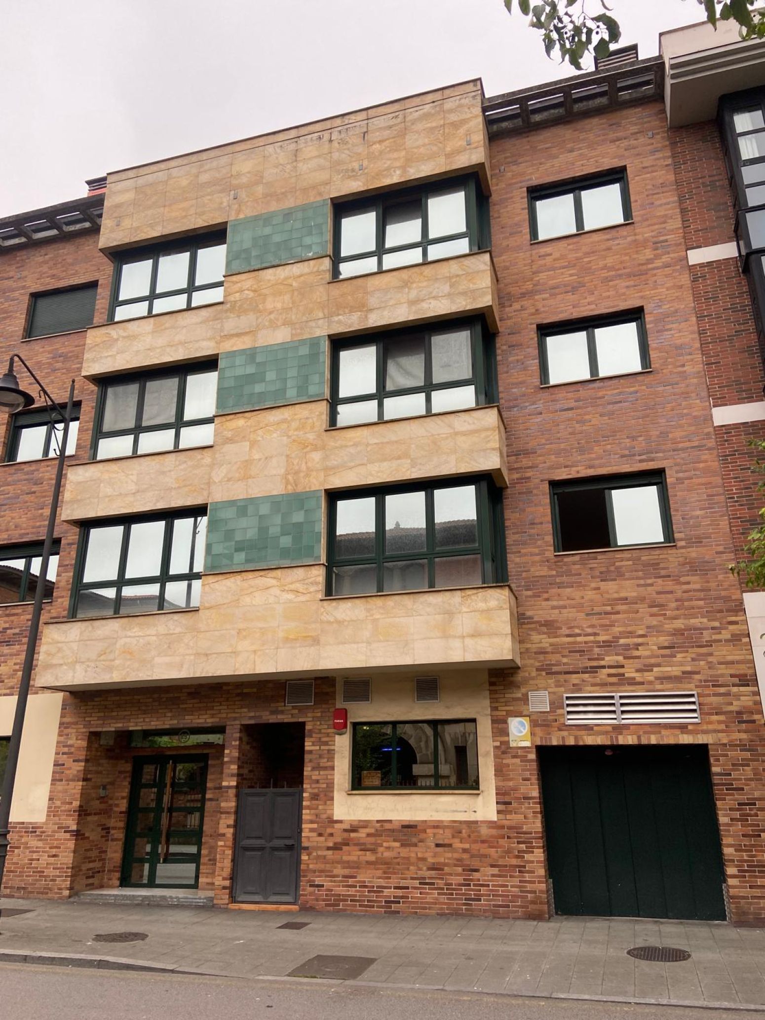 Vista exterior de Garatge en venda en Gijón 