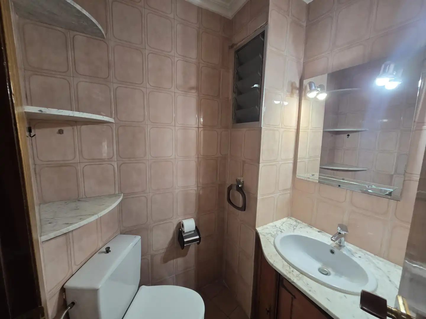 Badezimmer von Wohnung zum Verkauf in Castellón de la Plana / Castelló de la Plana mit Abstellraum und Balkon