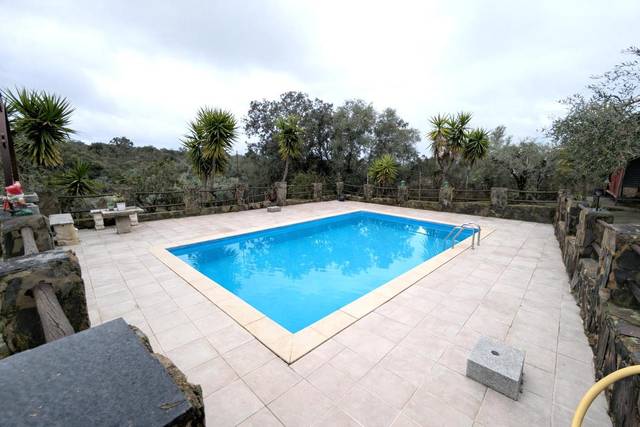 Finca rústica en Venta en Alcuéscar