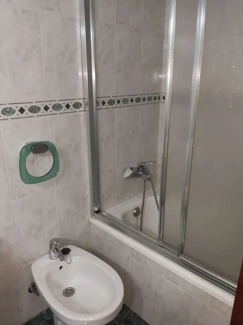 Baño de Piso de alquiler en Granada con Calefacción, Amueblado y Microondas
