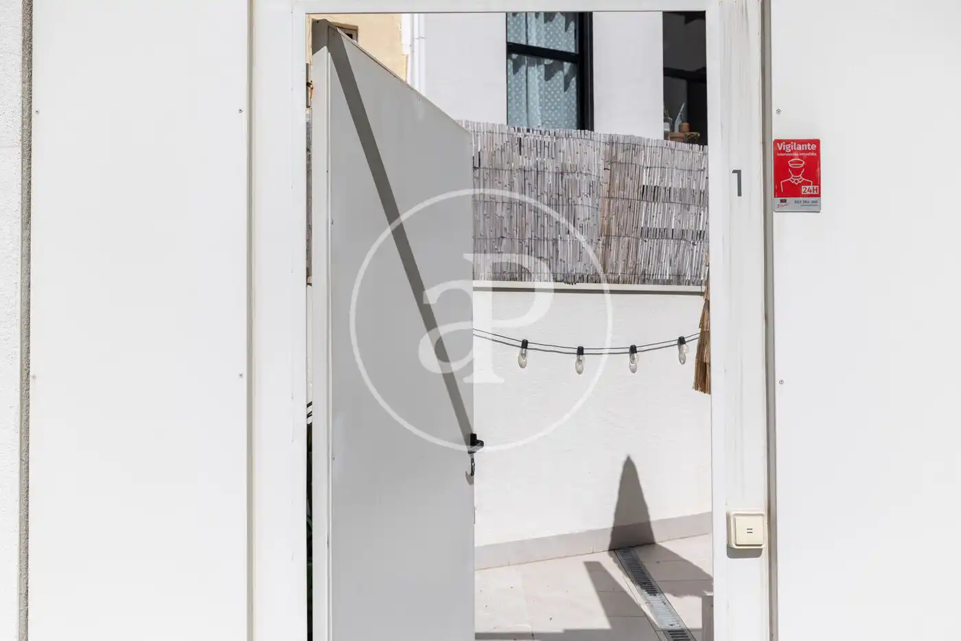 Wohnung zum Verkauf in Barcelona mit Klimaanlage, Heizung und Terrasse