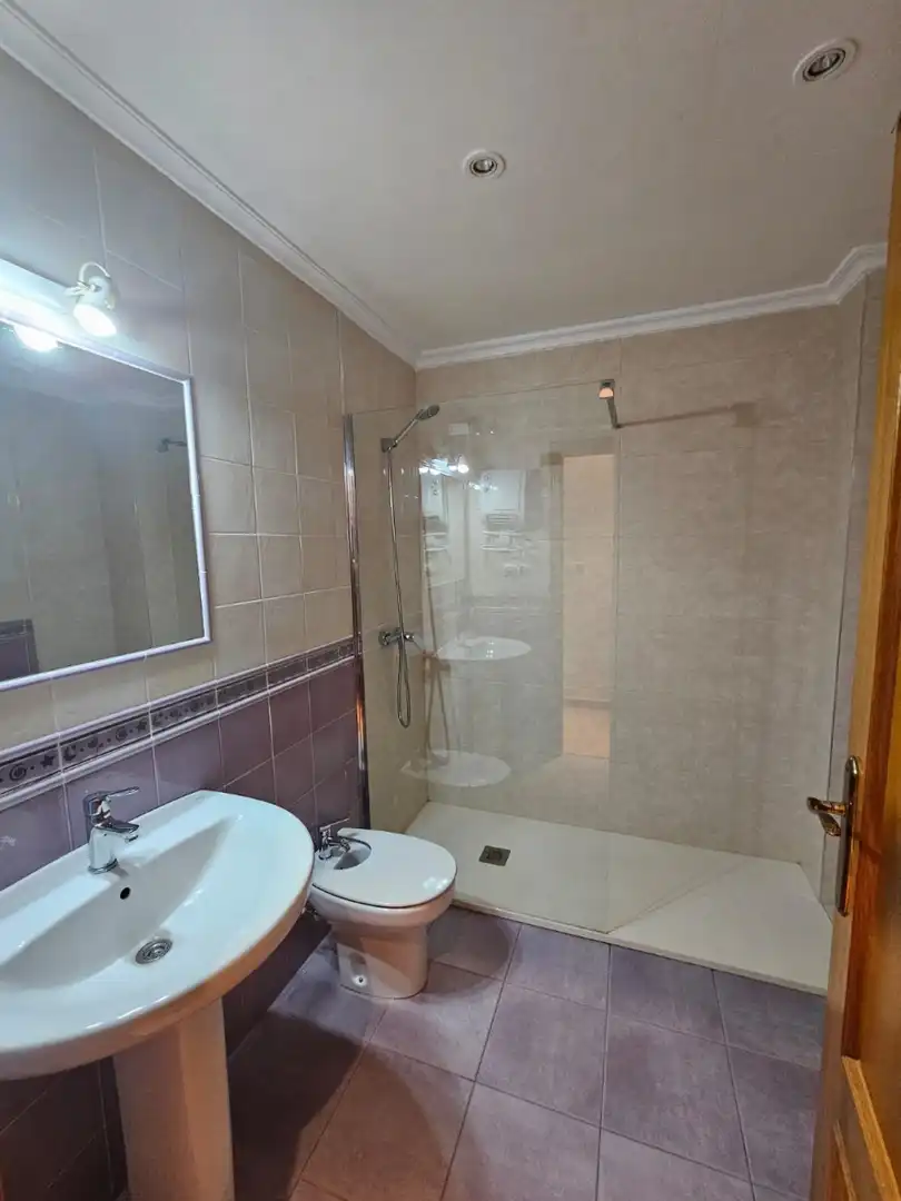 Baño de Planta baja de alquiler en Santa Pola con Aire acondicionado, Calefacción y Amueblado