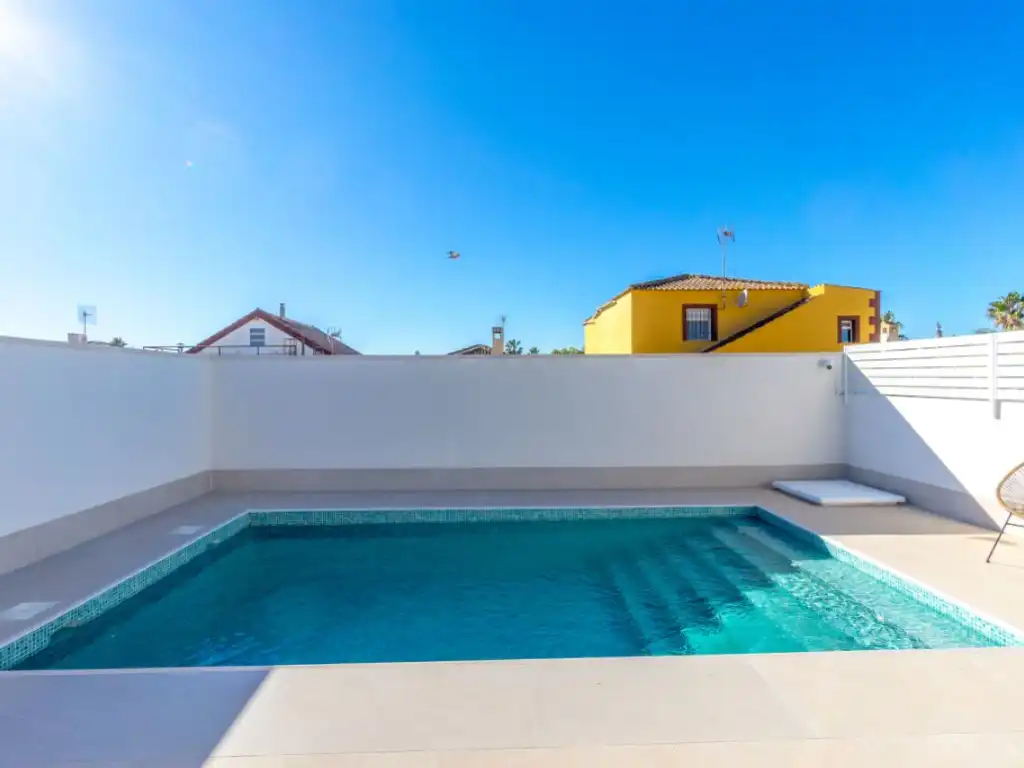 Piscina de Casa o xalet en venda en Zona Carrefour - Urbanizaciones