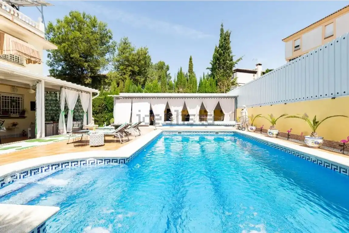 Chalet con terraza en venta en Calle el Peral, imagen 3