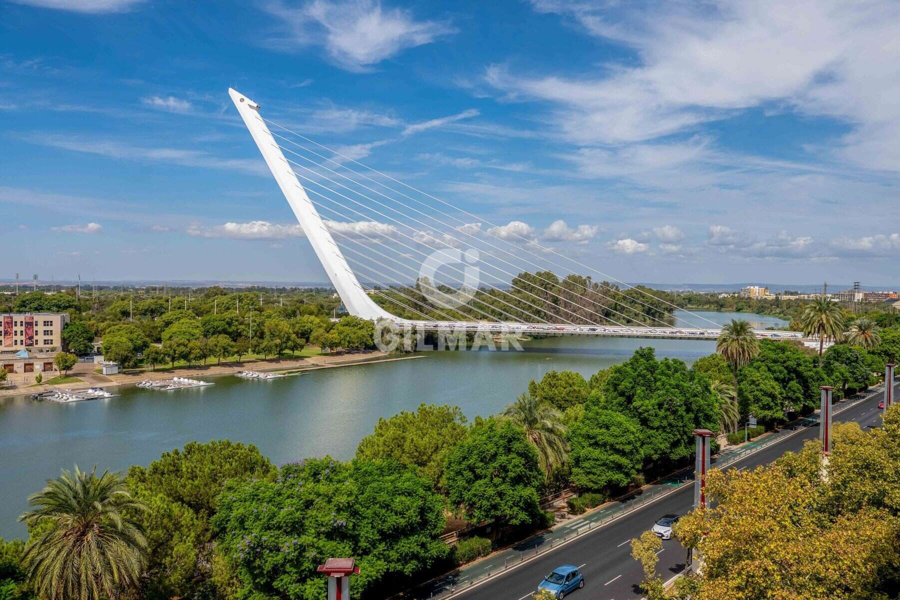 Außenansicht von Wohnung zum Verkauf in  Sevilla Capital mit Heizung, Privatgarten und Abstellraum