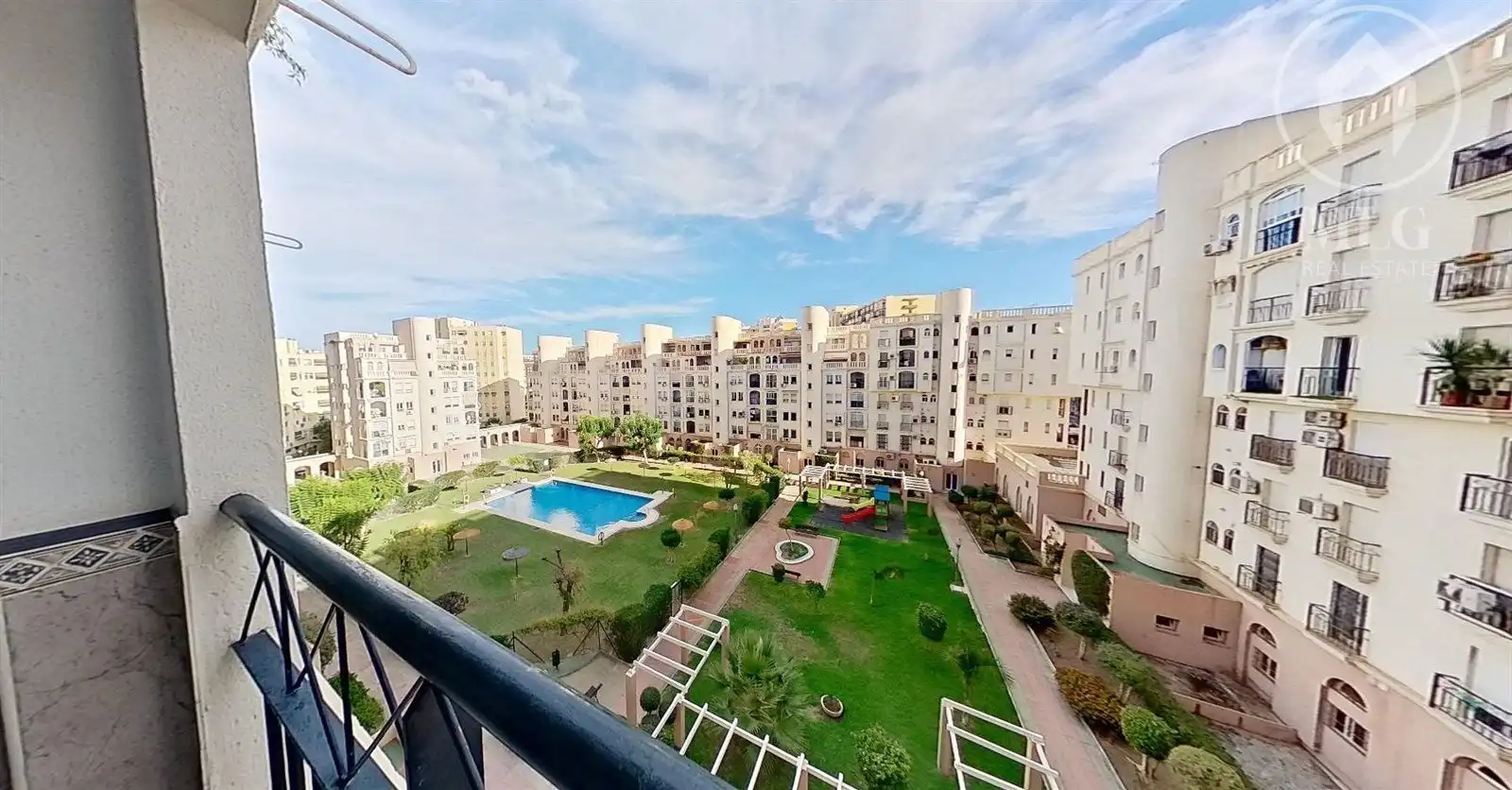 Vista exterior de Pis en venda en Torremolinos amb Aire condicionat, Terrassa i Piscina