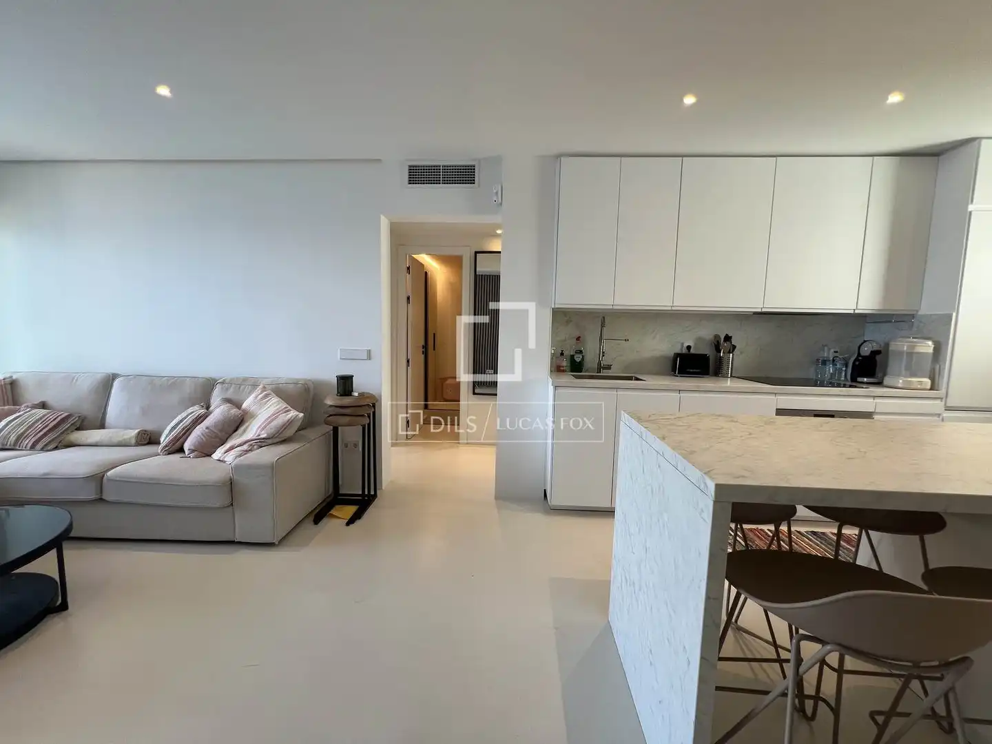Living room of Flat for rent in Santa Eulària des Riu  with Air Conditioner, Furnished and Balcony