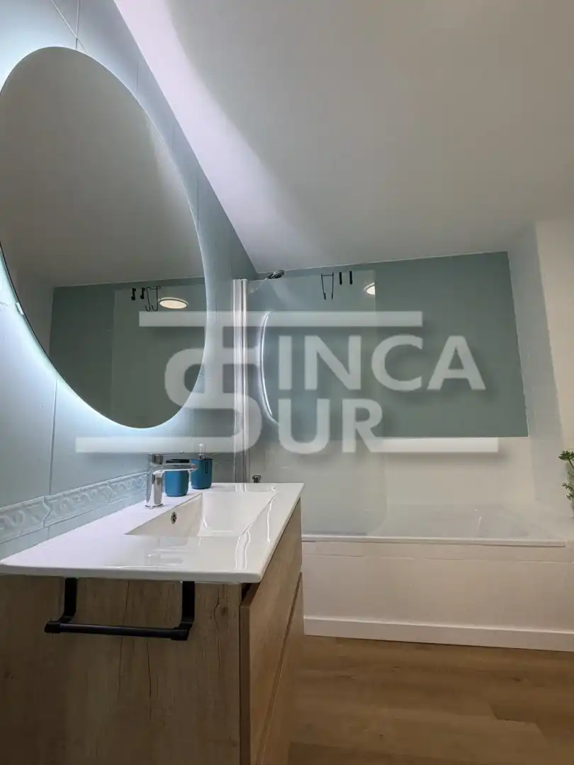 Baño de Apartamento en venta en Roquetas de Mar con Amueblado, Horno y Lavadora
