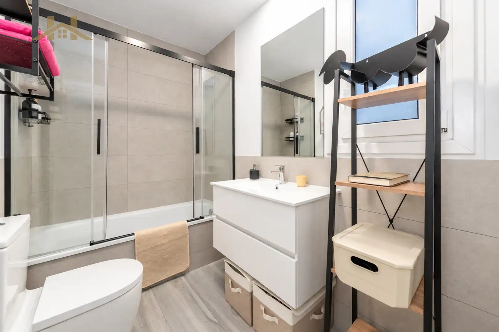 Bathroom of Ground floor for sale in Valdemoro  with Air Conditioner, Heating and Private garden