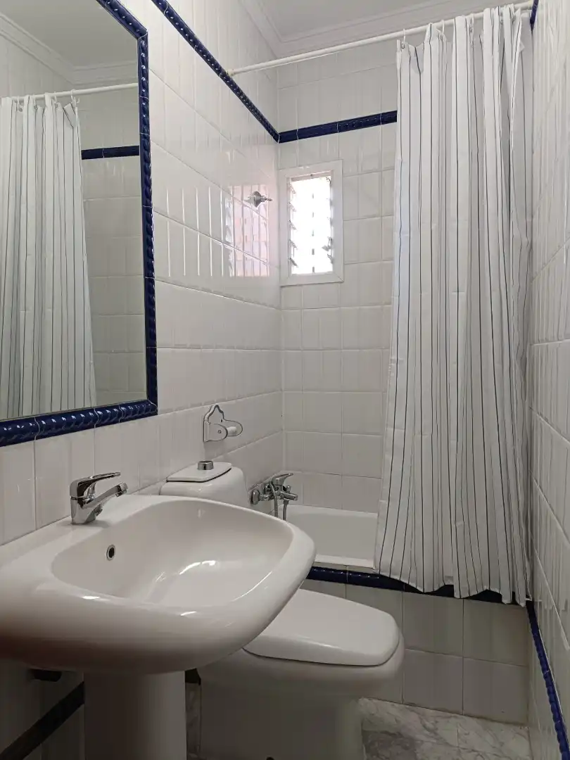 Badezimmer von Dachboden zur Miete in Sevilla mit Klimaanlage, Heizung und Terrasse