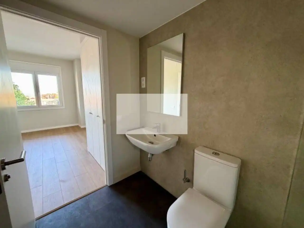 Bathroom of Flat for rent in Terrassa  with Air Conditioner, Heating and Parquet flooring