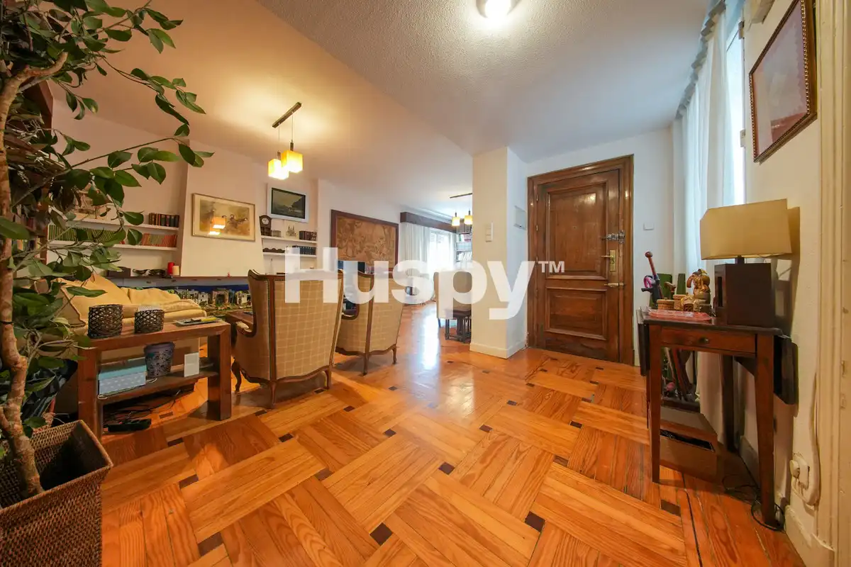 Piso con ascensor en venta en Plaza de San Juan de la Cruz, imagen 2
