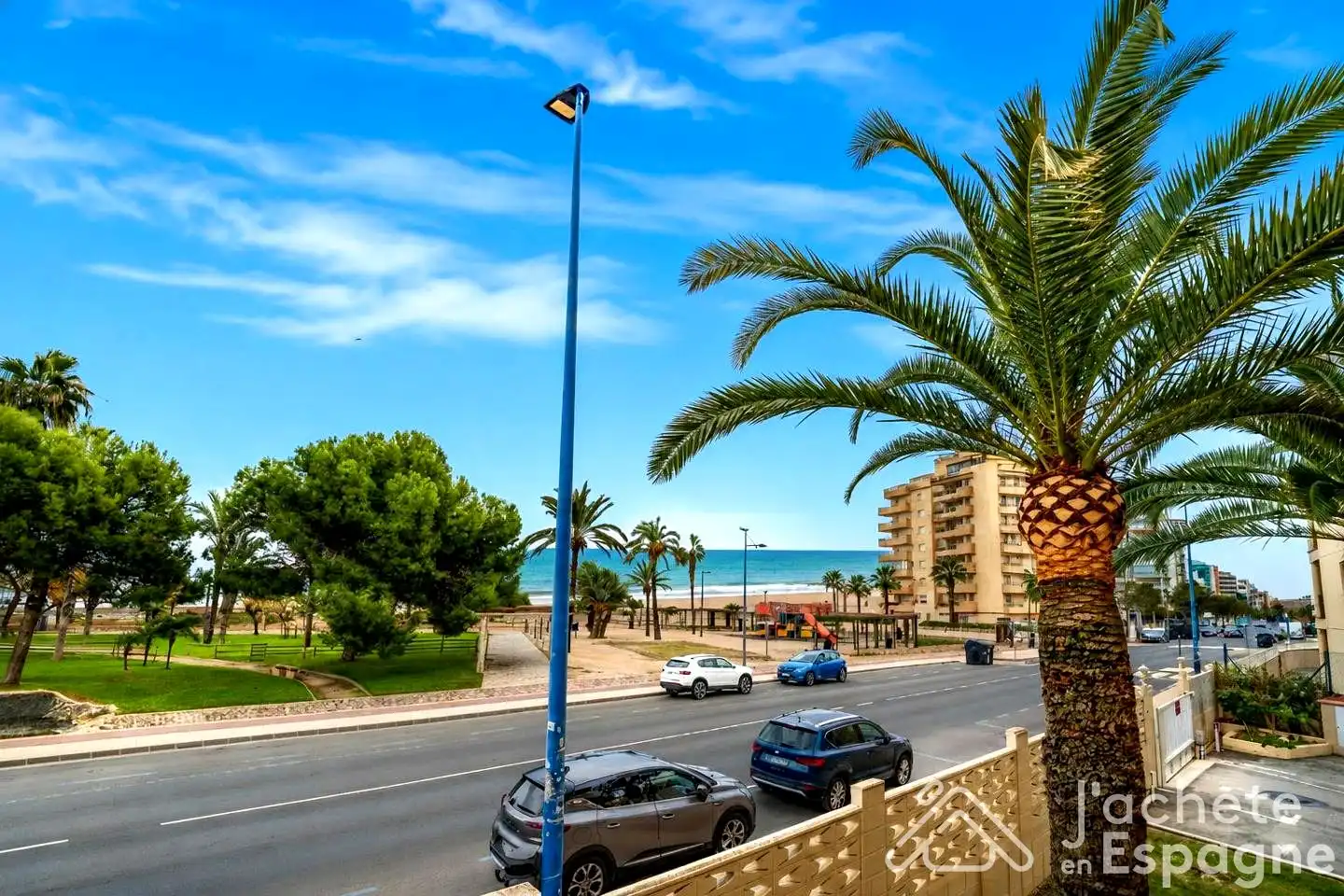 Apartment with terrace for sale in Valencia