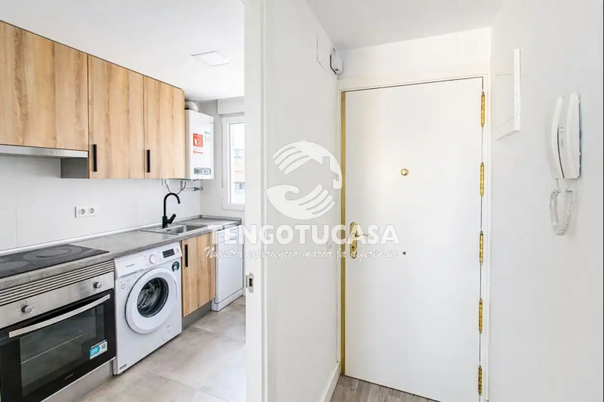 Bedroom of Flat for rent in Madrid  with Air Conditioner, Heating and Furnished