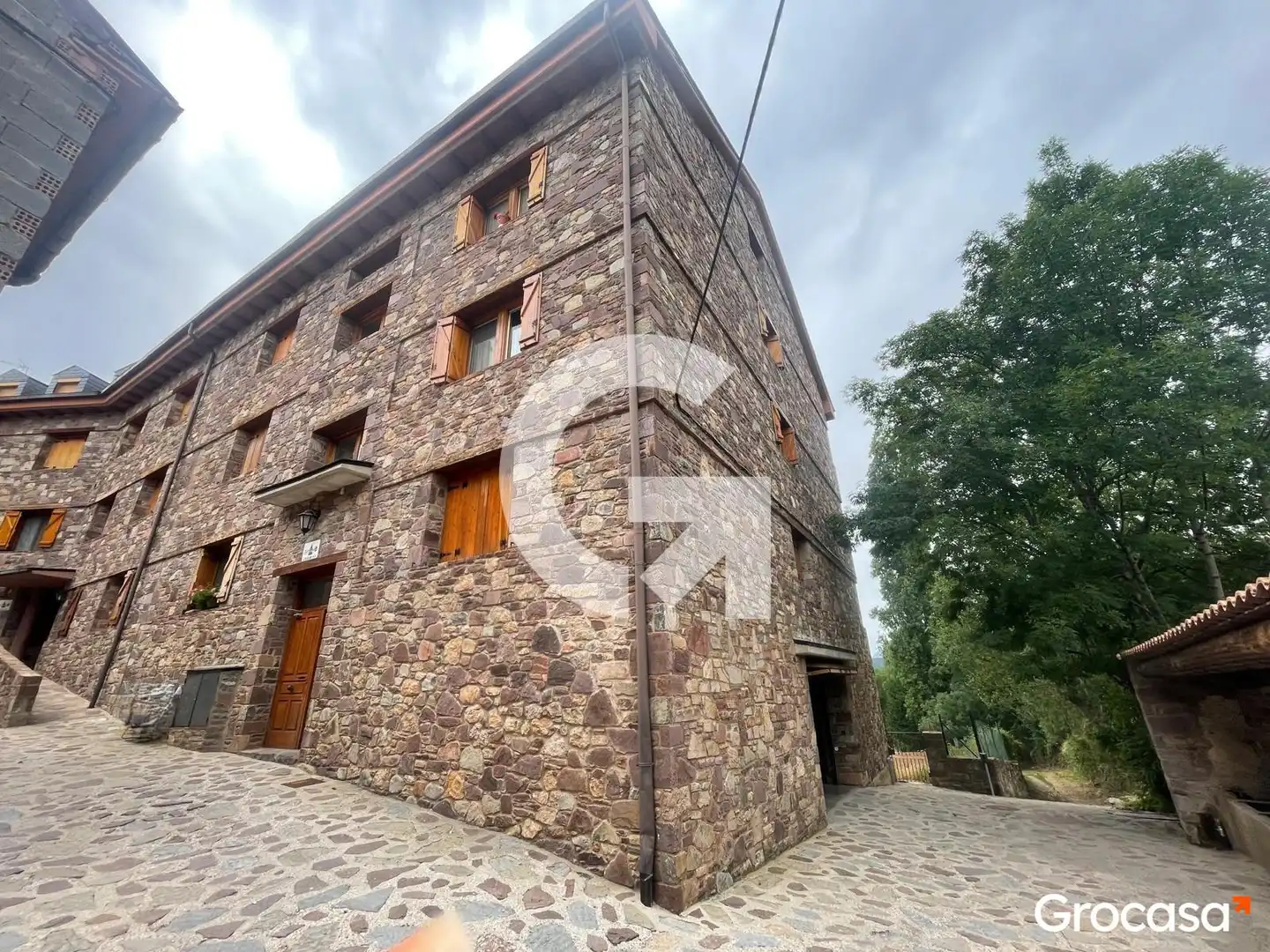 Vista exterior de Àtic en venda en Laspaúles amb Calefacció, Moblat i Forn