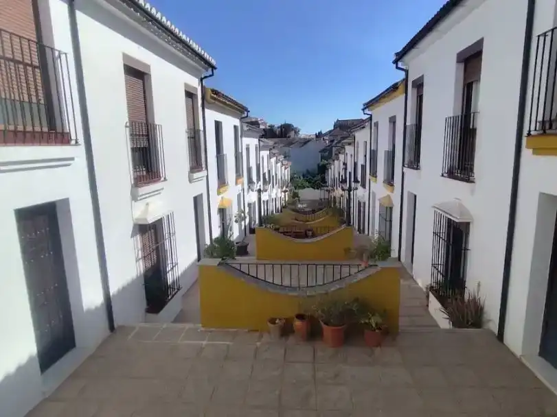 Vista exterior de Casa adosada en venda en Ronda amb Traster i Moblat