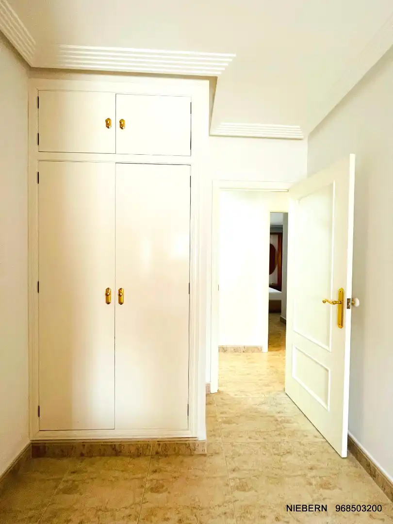 Flat with terrace to rent in Avenida de Venecia, imagen 43