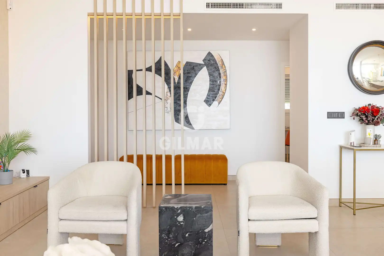 Sala de estar de Dúplex en venta en Benalmádena con Calefacción, Jardín privado y Piscina