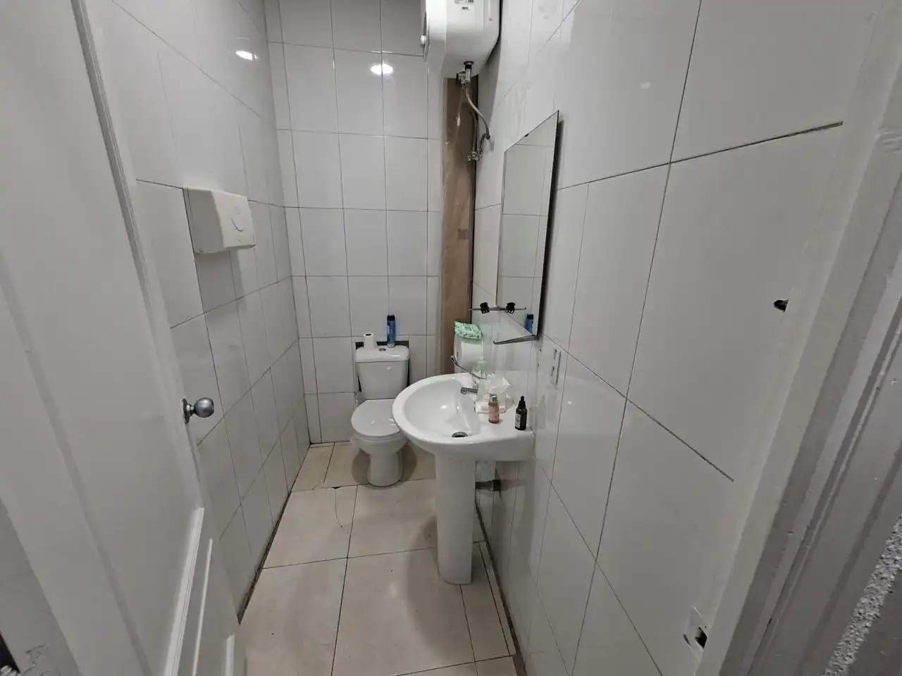 Bathroom of Commercial properties for sale in Madrid  with Air Conditioner