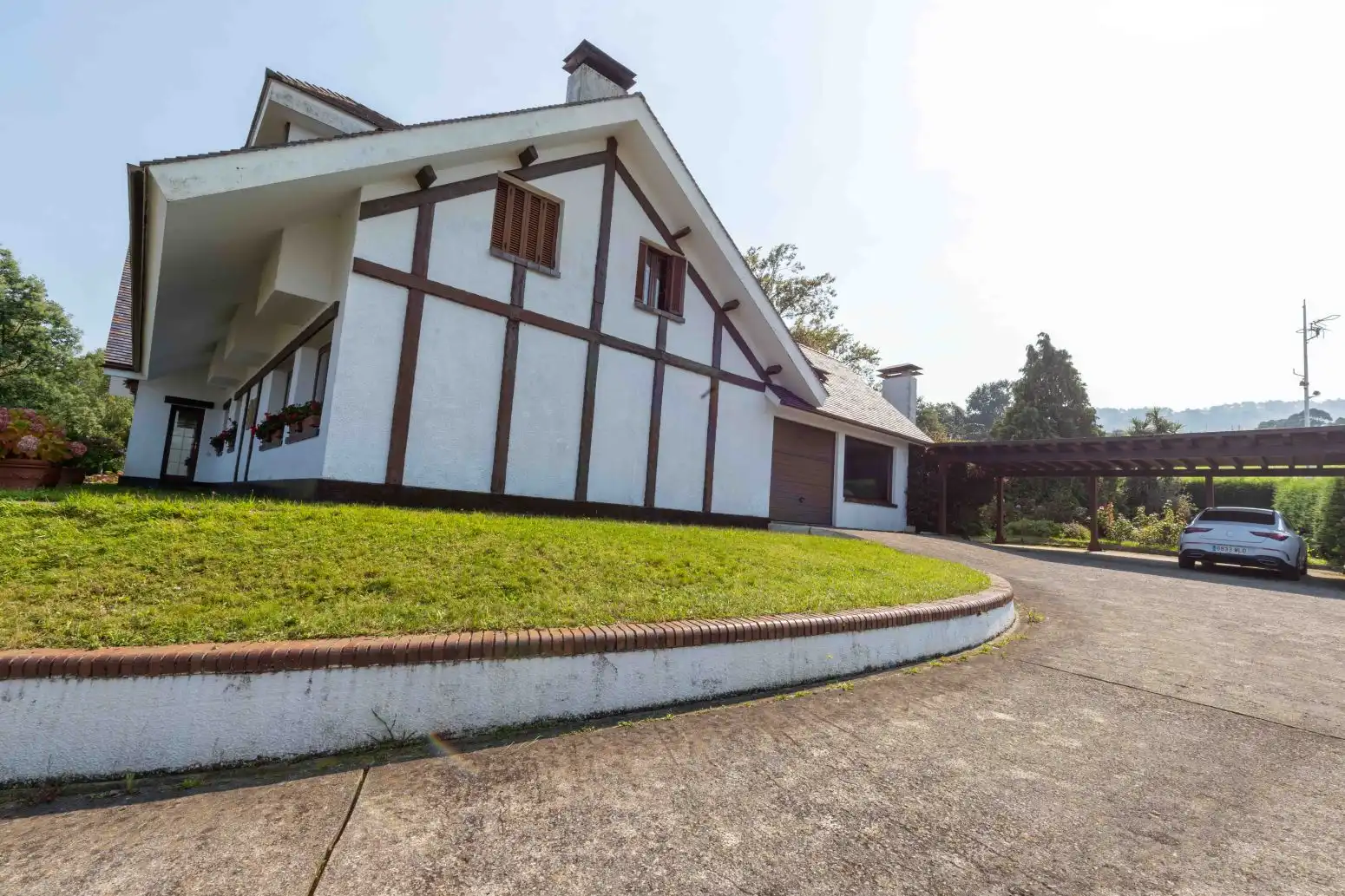 Vista exterior de Casa o xalet en venda en Medio Cudeyo amb Jardí privat, Parquet i Traster