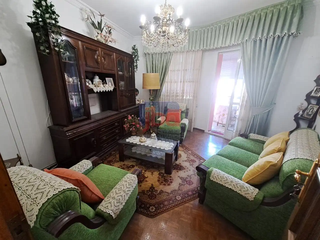 Sala d'estar de Pis en venda en Ourense Capital  amb Calefacció, Parquet i Terrassa
