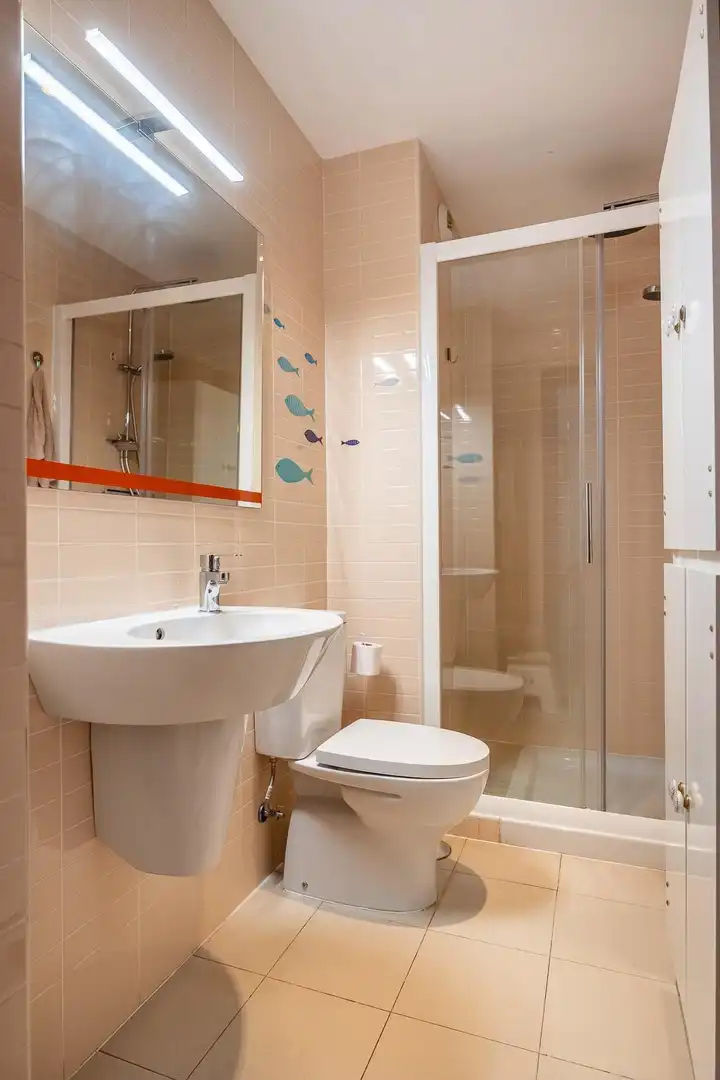 Badezimmer von Wohnung zum Verkauf in Dos Hermanas mit Klimaanlage, Terrasse und Abstellraum