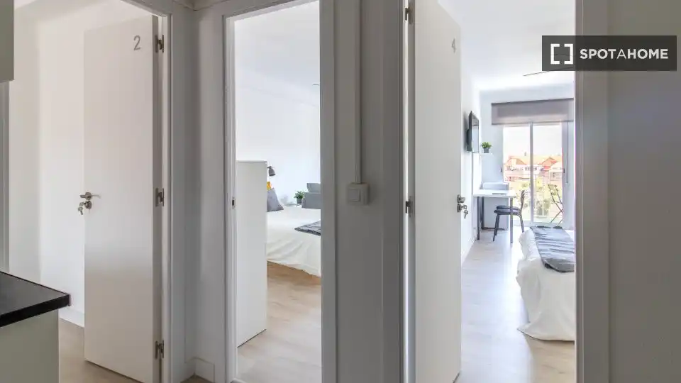 Flat for rent in Madrid  with Air Conditioner, Heating and Furnished