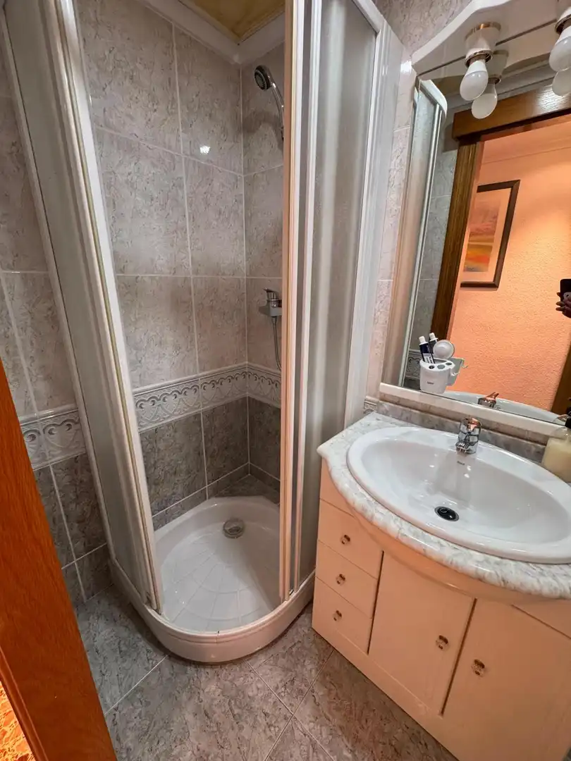 Bathroom of Flat for sale in Torrent  with Air Conditioner, Terrace and Furnished