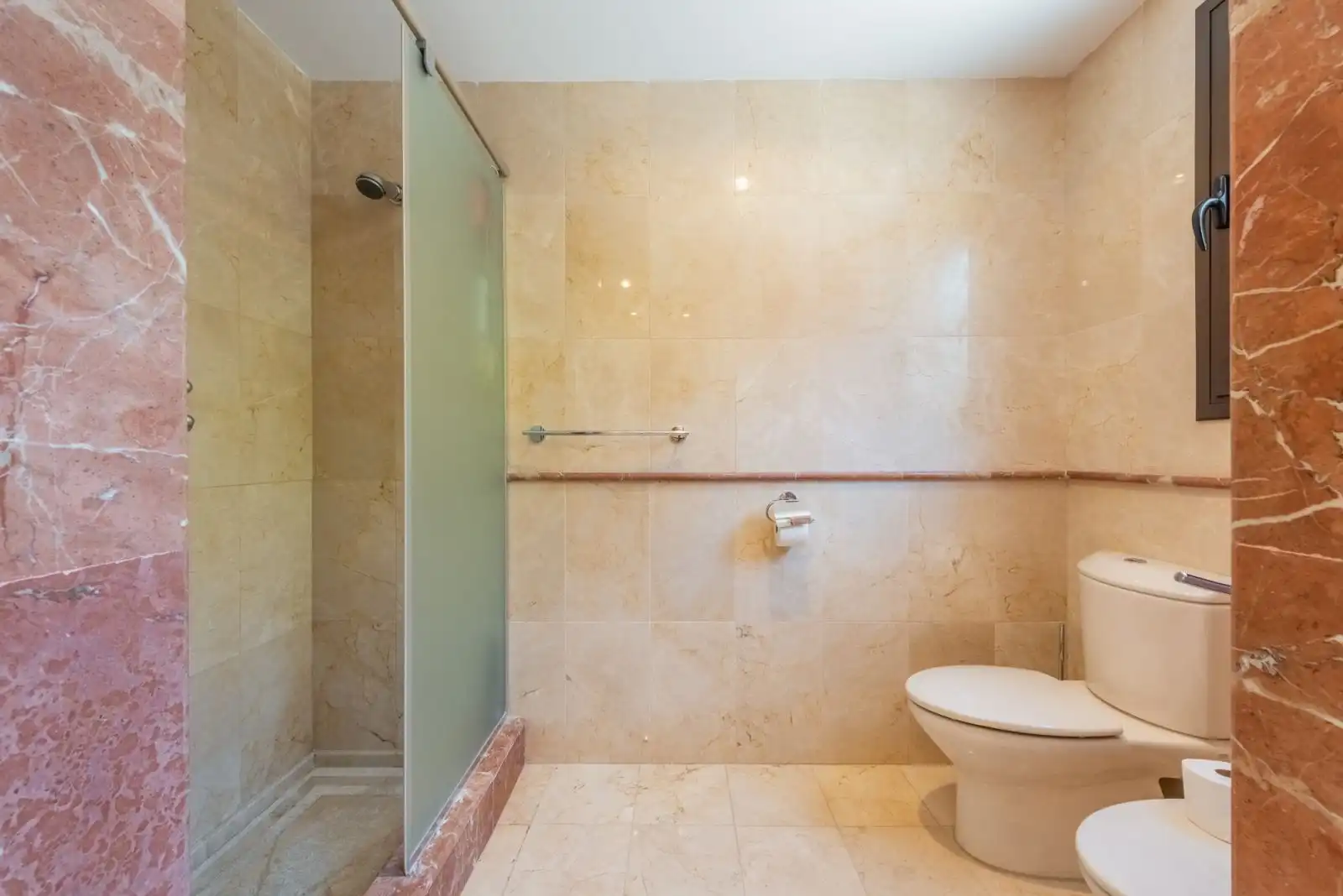 Bany de Apartament en venda en Estepona amb Terrassa, Traster i Moblat