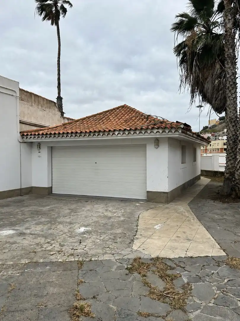 Parking of Detached homes for sale in Las Palmas de Gran Canaria  with Terrace and Balcony