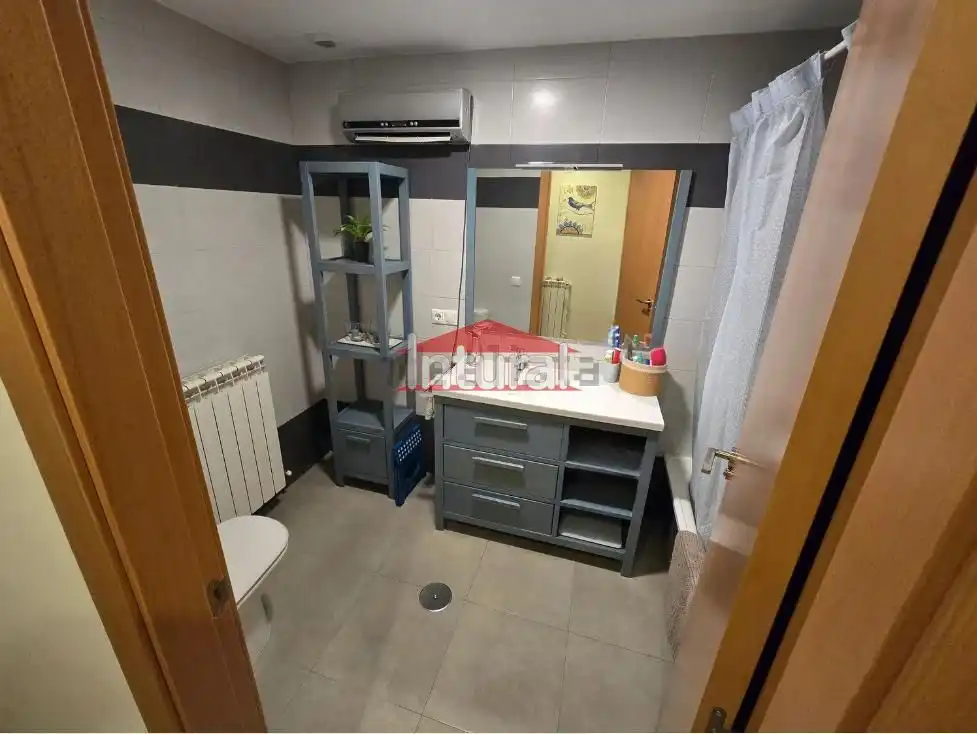 Baño de Piso en venta en Albacete con Calefacción, Trastero y Amueblado