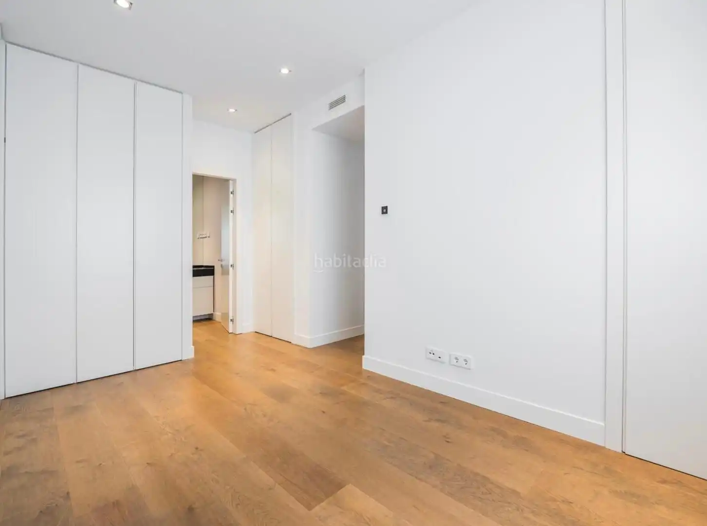Schlafzimmer von Wohnung zum Verkauf in Barcelona mit Terrasse und Gemeinschaftspool