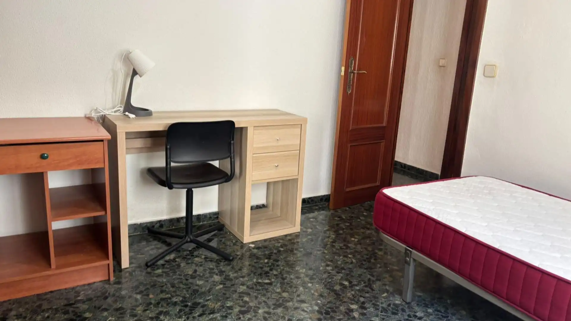 Room in Calle LOZOYA, El Plantinar – Avda. La Paz - El Juncal