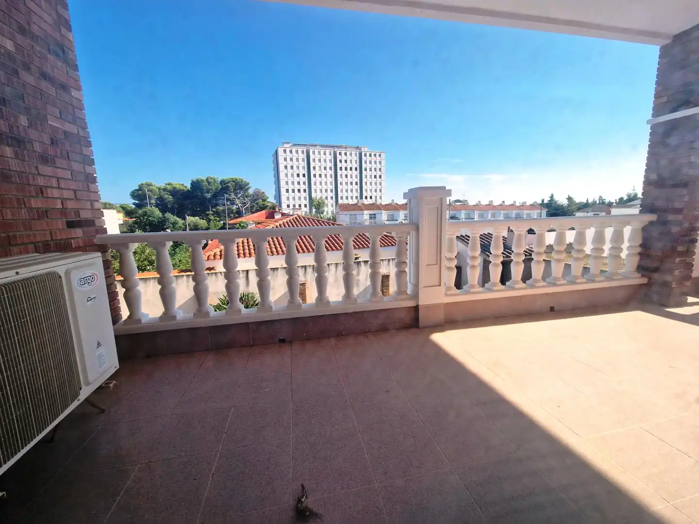 Vista exterior de Casa o xalet en venda en Cambrils amb Aire condicionat, Jardí privat i Terrassa