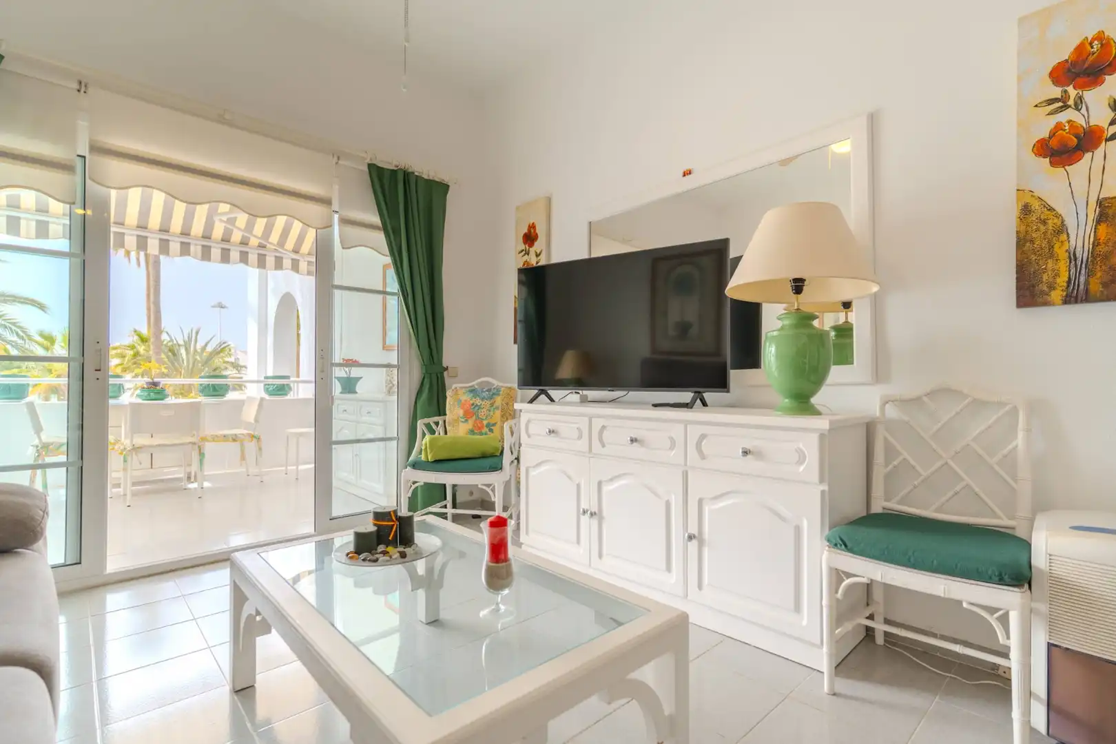 Wohnzimmer von Erdgeschoss zum Verkauf in Adeje mit Terrasse