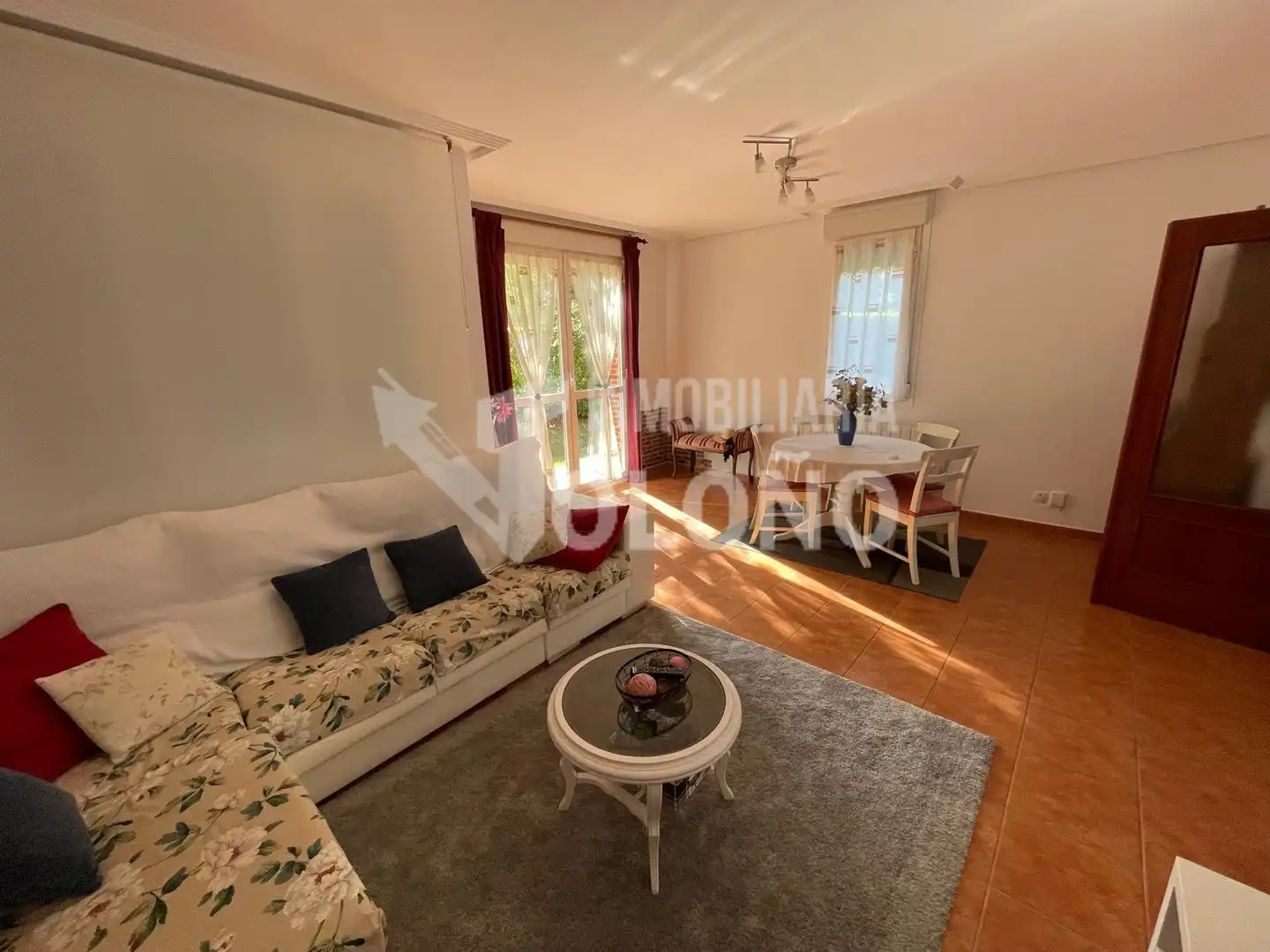 Sala de estar de Casa o chalet en venta en Anguciana con Calefacción, Jardín privado y Parquet
