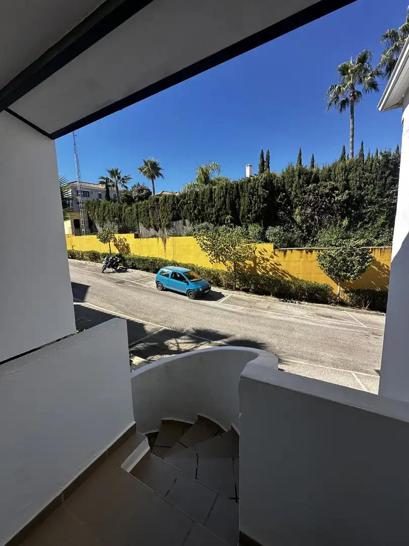 Vista exterior de Apartament en venda en Marbella amb Terrassa, Piscina i Moblat