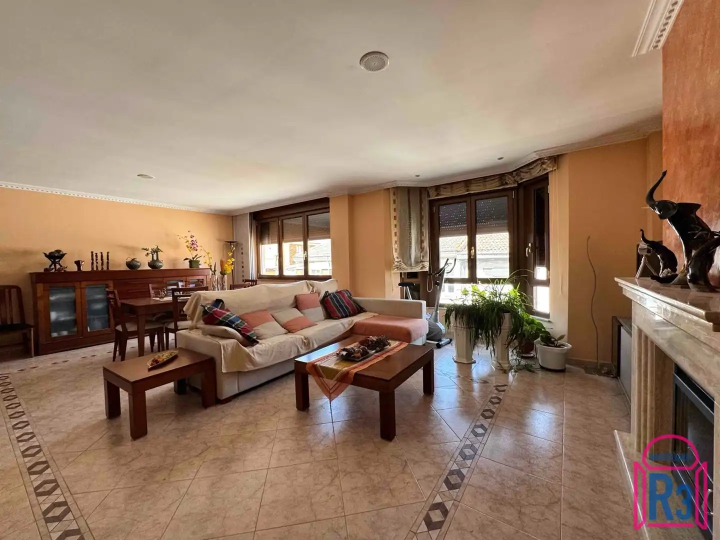 Sala d'estar de Casa o xalet en venda en Onzonilla amb Calefacció i Terrassa