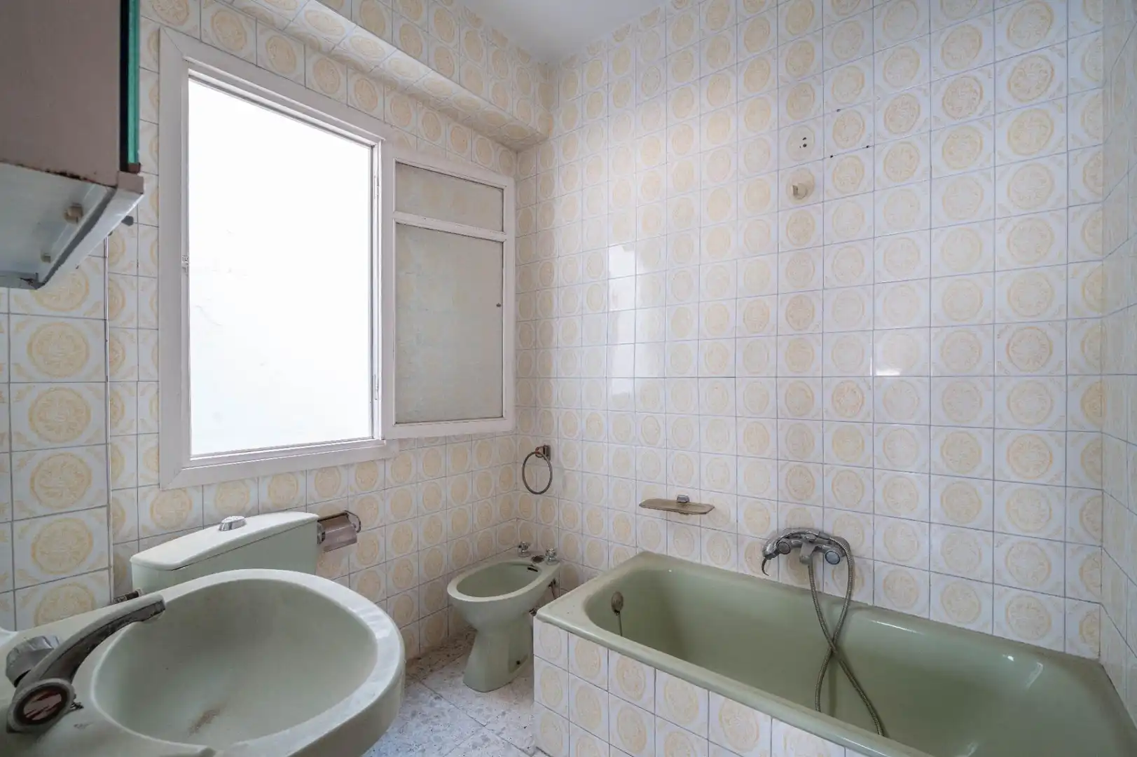 Baño de Piso en venta en Órgiva con Terraza